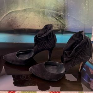 GUC Navy SUEDE DESIGNER PUMPS - size 7